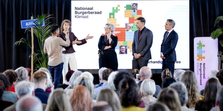 Climate panel calls for action on food waste and train tickets