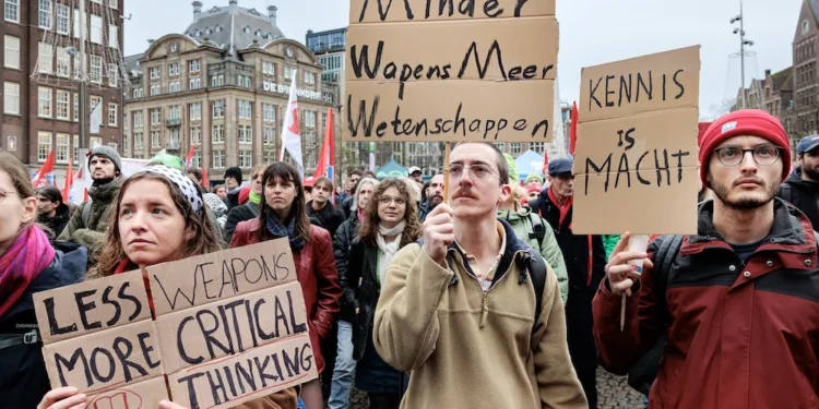 No need to change Dutch demonstration law, researchers say