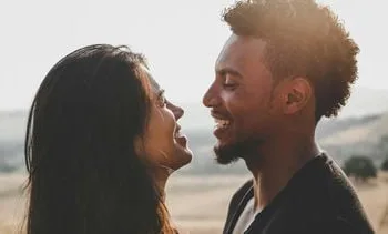 zo kun je zien of iemand je écht leuk vindt