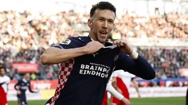 PSV wint ook bij Utrecht en boekt met 14e uitzege op rij record