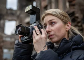 Daphne Wesdorp is nog maar 28, maar al vier jaar journalist in Oekraïne