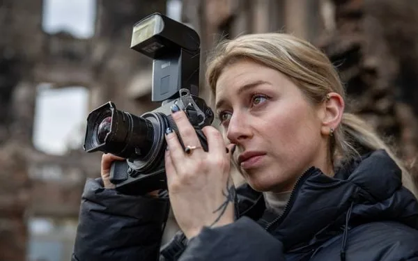 Daphne Wesdorp is nog maar 28, maar al vier jaar journalist in Oekraïne