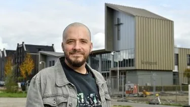 Pim Brouwer (40) is predikant en pleit voor verbondenheid in plaats van noodpakket voor je eigen hachje