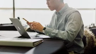 Wantrouwen in online formatie stijgt, vóóral in social media