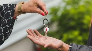 Starters kopen tóch een huis ondanks hoge prijzen: zo doen ze dat