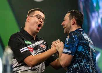 Gian van Veen beats Humphries to place for PDC darts semi-final
