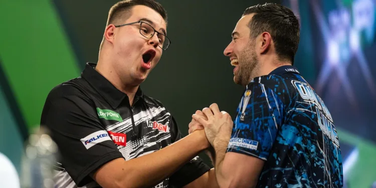 Gian van Veen beats Humphries to place for PDC darts semi-final