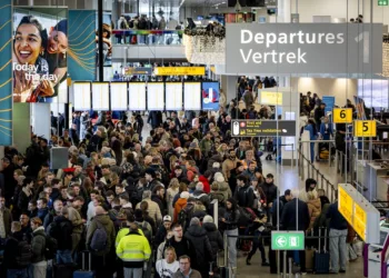 Travellers warned of more delays, cancellations at Schiphol