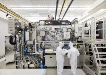 After record year, ASML is to cut 1,700 jobs, mainly in NL