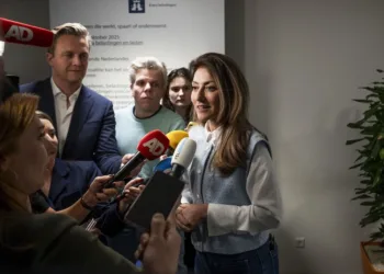 Coalition MPs back leaders’ plans, ready to “get down to work”