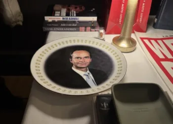 All stars: Rutte’s shoes go under the hammer at VVD auction