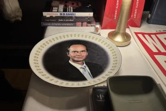 All stars: Rutte’s shoes go under the hammer at VVD auction