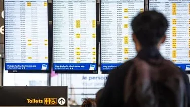 KLM schrapt zondag honderden vluchten op Schiphol