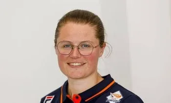 Kimberley Bos en Jens van ’t Wout vlaggendragers bij Winterspelen