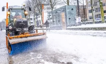 Dit is de reden dat je een strooiwagen beter niet inhaalt