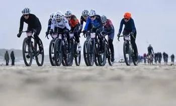 Veenings en Kessler winnen in vrieskou strandrace Egmond