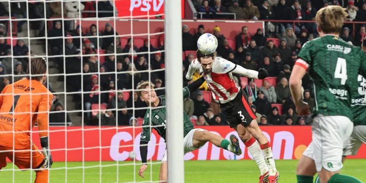 PSV pull 13 points clear as Feyenoord let in late equaliser