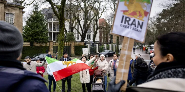 Dutch summon Iranian ambassador over “bloody repression”