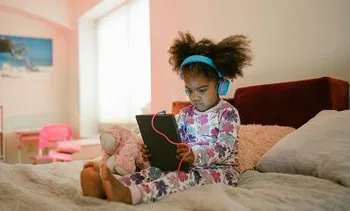 Wil je je kind een taalvoorsprong geven? Leg de tablet weg en doe dít