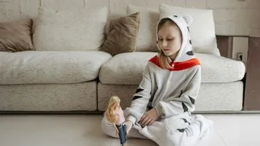 ‘Ik wil niet meer dat mijn dochter (9) uit logeren gaat’