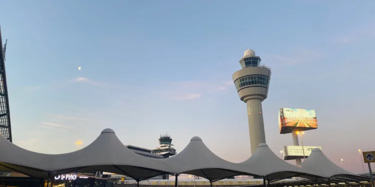 Schiphol changes course to lobby against night flying ban