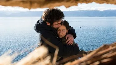 Waarom warme knuffels zo goed voelen voor je brein