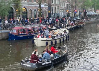 Amsterdam says 20 million tourist cap is not legally binding