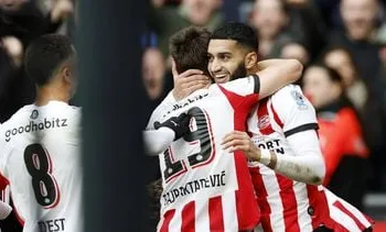 PSV vergroot enorme voorsprong nog verder met zege op Feyenoord