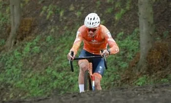 Van der Poel is met achtste wereldtitel veldrijden recordhouder