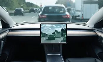 Dronken man stapt na 8 glazen alcohol op passagiersstoel en laat auto zelf naar huis rijden