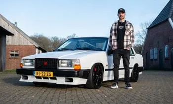 Mathijs (30) kocht zijn Volvo als sloopauto van 650 euro: ‘Nu 559 pk sterk’