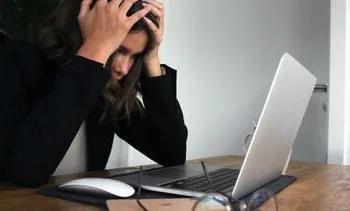 Steeds meer werknemers eenzaam: dit zijn de gevolgen