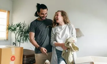 Voor het eerst samenwonen? Hier kun je flink op besparen