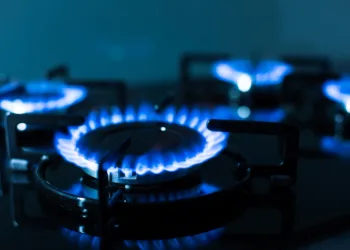 Oil and gas prices surge and Dutch reserves are low after winter