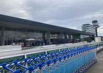 Highest Dutch court tears up Schiphol flight limit plan