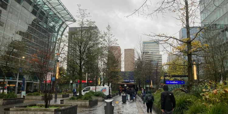 Rain sweeps across the country, unsettled weather to continue