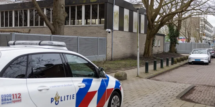 Explosion outside Jewish school in Amsterdam: “targeted attack”