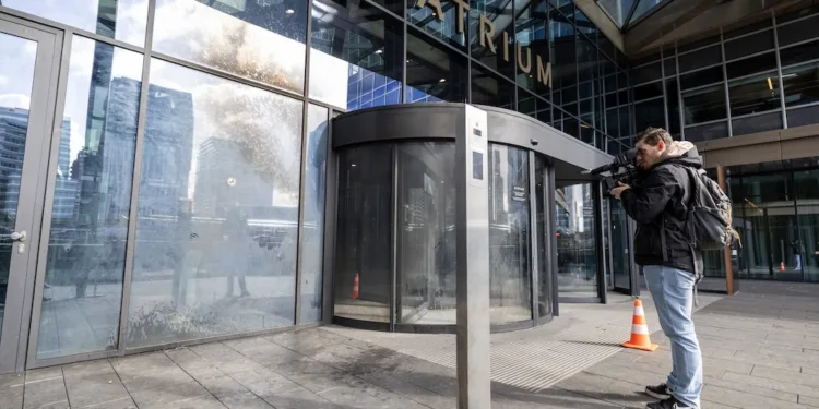 Islamic group claims small explosion outside Amsterdam office