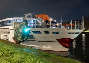 River cruise ship bumps into bridge in Amsterdam