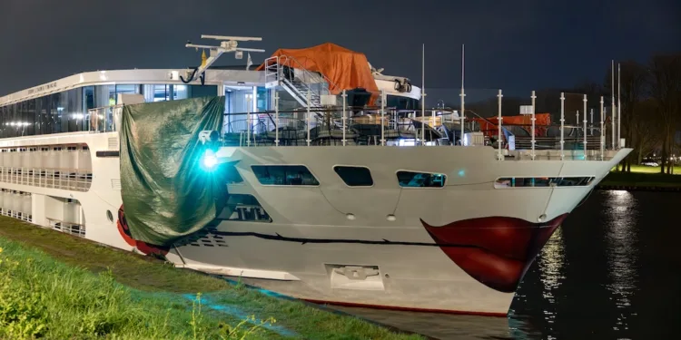 River cruise ship bumps into bridge in Amsterdam