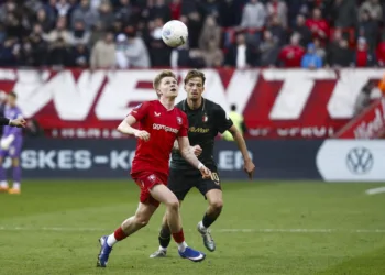 Twente close gap on top three as Eredivisie’s big guns splutter