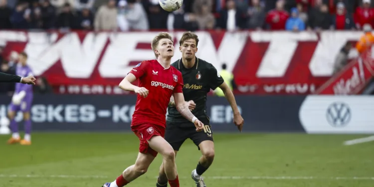 Twente close gap on top three as Eredivisie’s big guns splutter