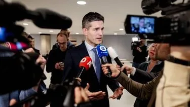 Kabinet overweegt marineschip naar Middellandse Zee te sturen