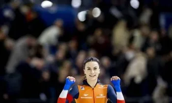 Kok begint WK sprint met zege en baanrecord op 500 meter