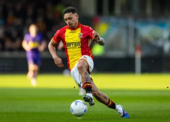 KNVB checking work permit status of Eredivisie dual nationals