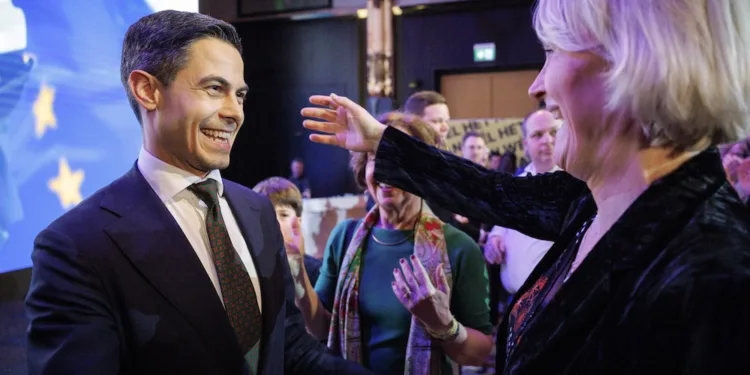 Local parties make big gains in elections, turnout rises to 54%