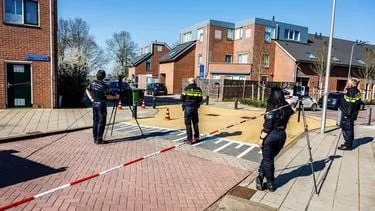 Neergeschoten Iraniër werkt bij politie en is ernstig gewond