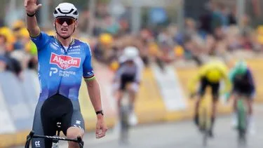 Van der Poel wint voor derde keer op rij E3 Saxo Classic