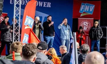 Havenmedewerkers staken vanwege kabinetsplannen, meldt FNV Havens