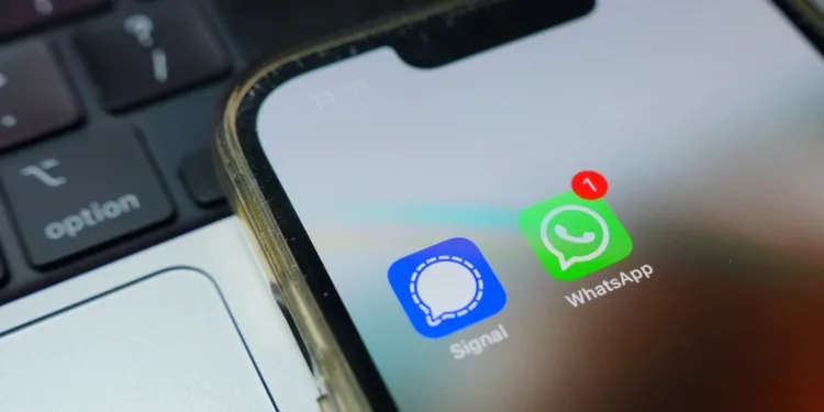 Russian hackers are targeting private Signal and Whatsapp chats